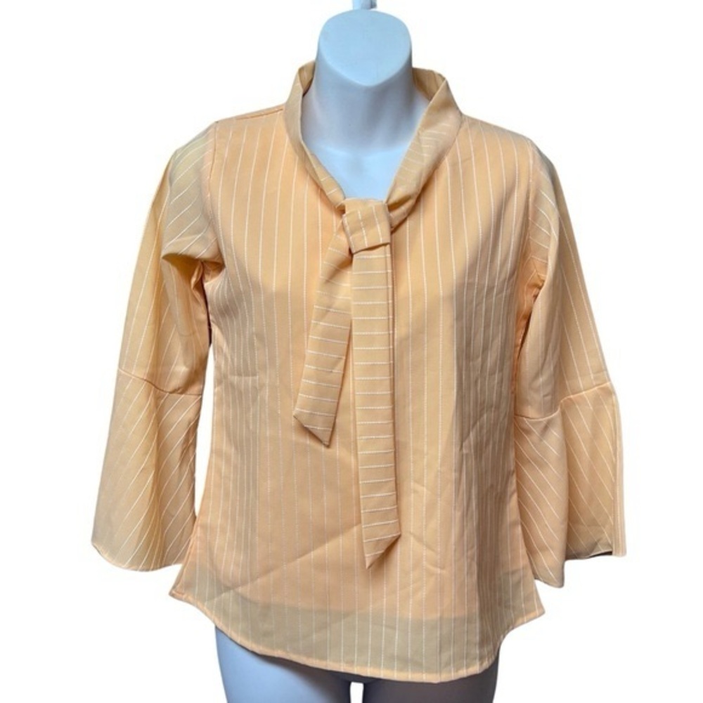 NWT  Peach Bell Sleeve Henny Blouse with Tie Front  Womens Medium